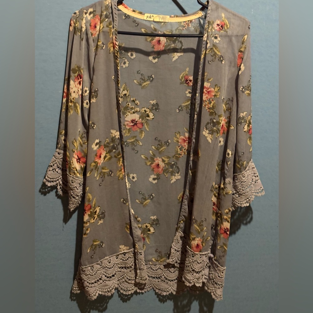 🎉SOLD🎉 Jolt Floral Lace Camisole - Gray and Pink